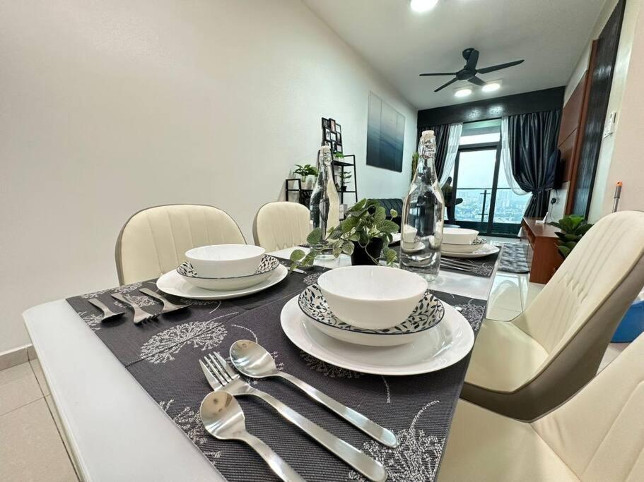 Legasi At Kampong Bahru With Full Kl View, 10Min Walk Train Station & Klcc Apartment Kuala Lumpur Exterior photo