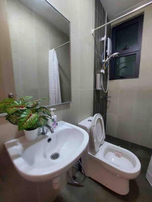 Legasi At Kampong Bahru With Full Kl View, 10Min Walk Train Station & Klcc Apartment Kuala Lumpur Exterior photo